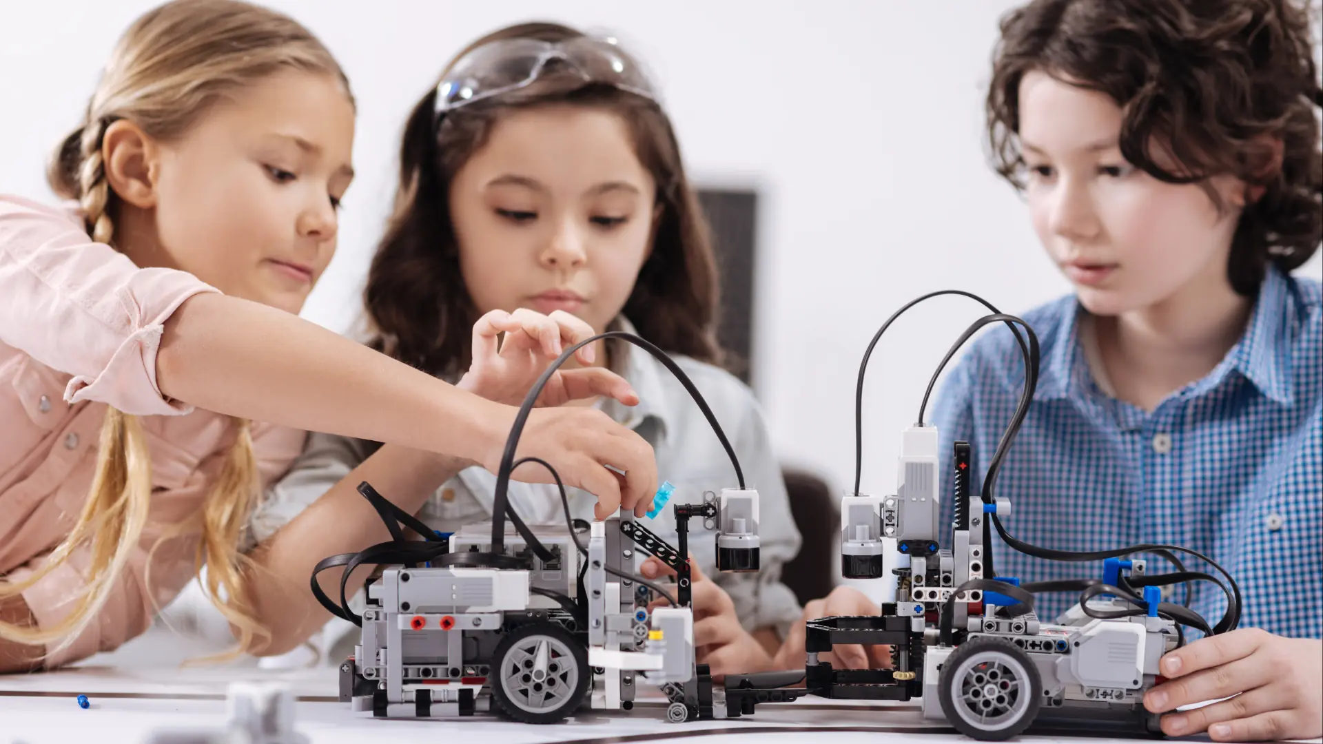 Strategies for Implementing Project-Based Learning with Educational Management Software